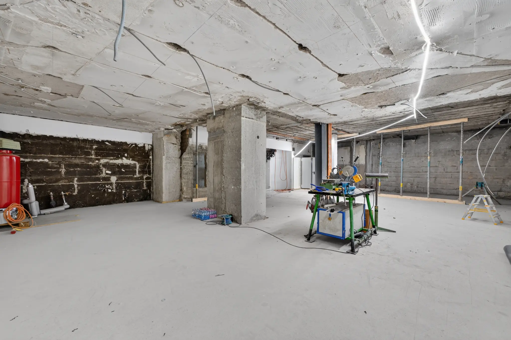 Installations- und Ausbauvorbereitung in einem grosszügigen Innenraum der Eisengasse 20