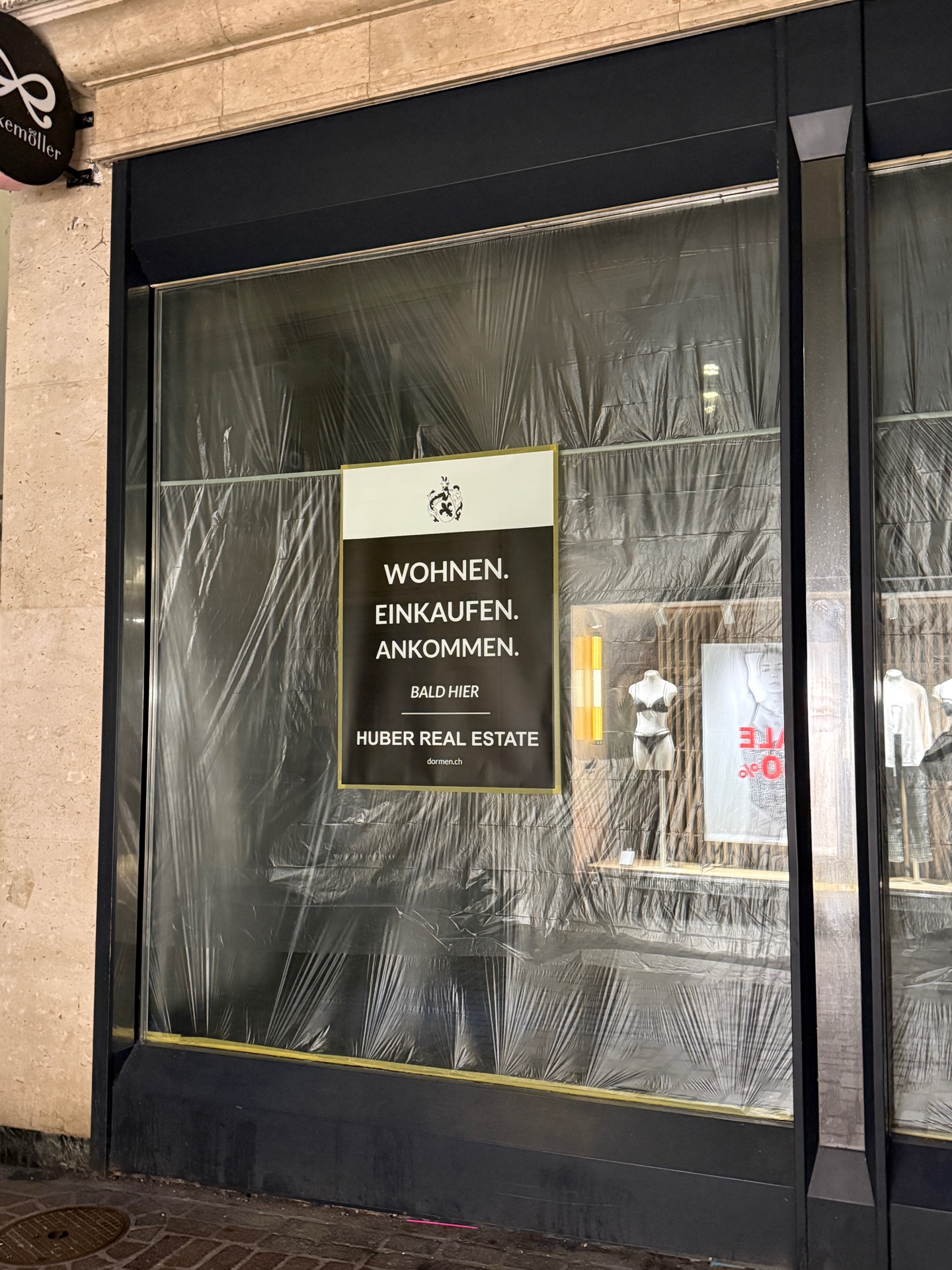 HUBER REAL ESTATE – Ankündigung einer neuen Vermietung vor Ort